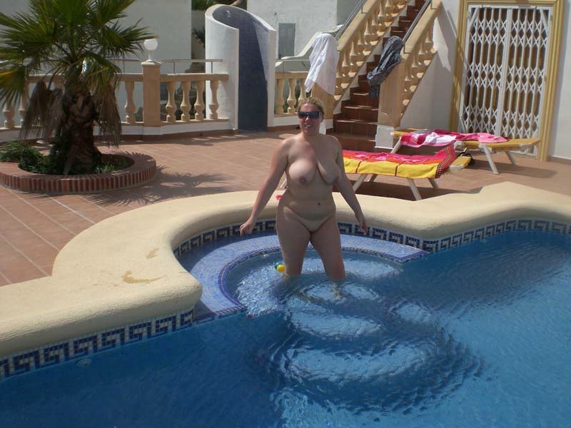Milf Barby From United Kingdom Barby Gets Hot By The Pool