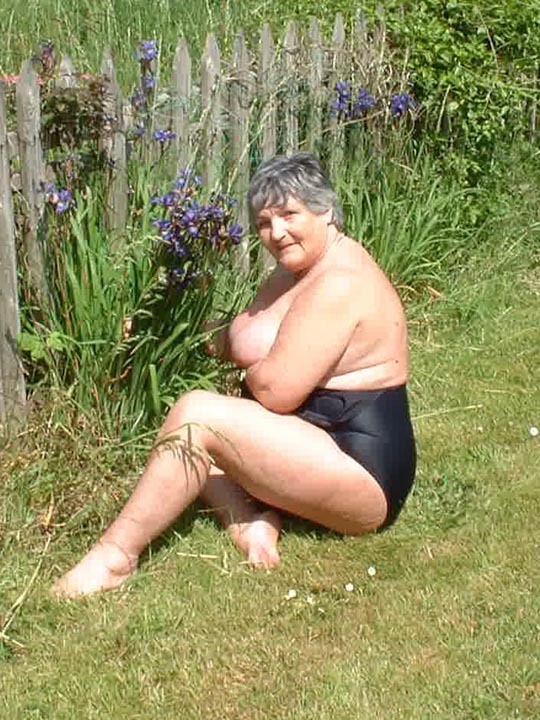 Granny Grandma Libby From United Kingdom Too Hot To Keep Your Clothes On YOUX XXX