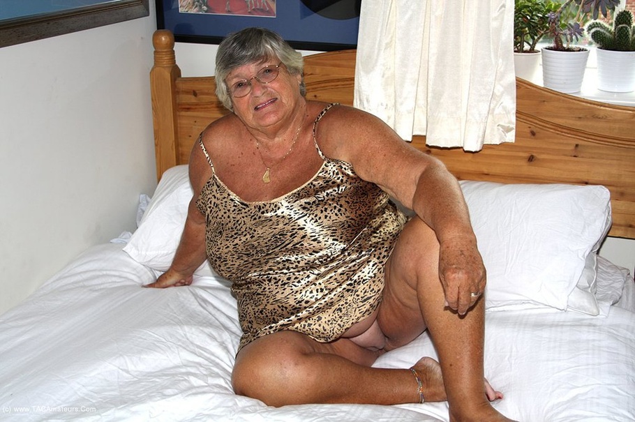 Horny Granny Expose Her Huge Juggs And Lusty Pussy Wearing Her Big Gold And  Black Spotted Nighty As She Pose On A White Bed Before She Gets Her Orange  Dildo And Squeeze
