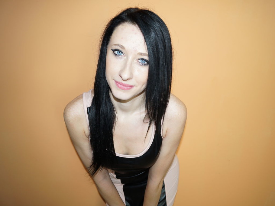 Black Hair White Girl - White Teen With Black Hair And Big Tits Like To Roleplay ...